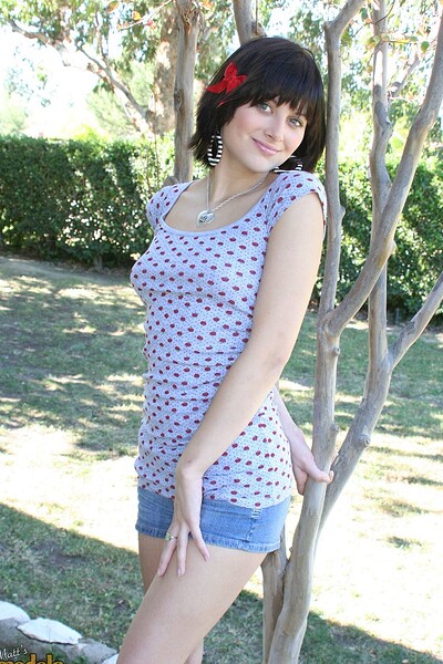Ellie Idol in #2855 from Matts Models
