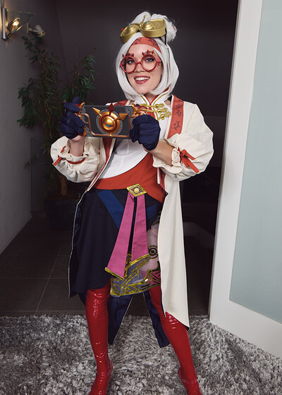Katie Kush in Tears Of The Kingdom Purah from VR Cosplay X