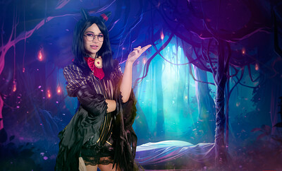 Liz Jordan in Bayonetta Origins from VR Cosplay X