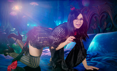 Liz Jordan in Bayonetta Origins from VR Cosplay X
