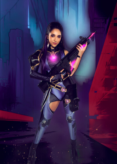 Madison Wilde in Valorant Reyna from VR Cosplay X