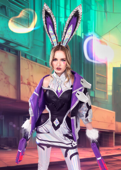 Scarlett Sage in League Of Legends Battle Bunny Miss Fortune from VR Cosplay X