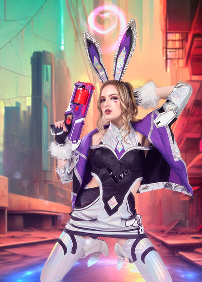 Scarlett Sage in League Of Legends Battle Bunny Miss Fortune from VR Cosplay X