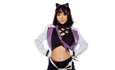 Aria Valencia in RWBY Blake Belladonna from VR Cosplay X