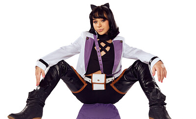 Aria Valencia in RWBY Blake Belladonna from VR Cosplay X