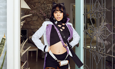 Aria Valencia in RWBY Blake Belladonna from VR Cosplay X