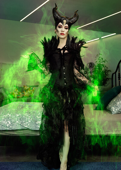 Anna De Ville in VR Cosplay X set Maleficent