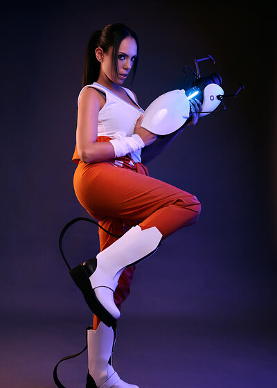 Katrina Moreno in Portal Chell from VR Cosplay X