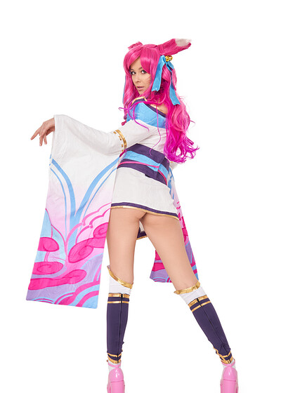 Eyla Moore in VR Cosplay X set League Of Legends Ahri Spirit Blossom