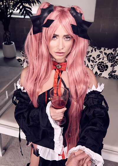 Sarah Sultry in Krul Tepes from VR Cosplay X