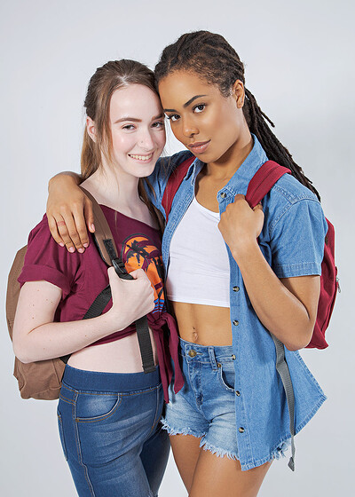 Hazel Moore and Kira Noir in The Last Of Us from VR Cosplay X