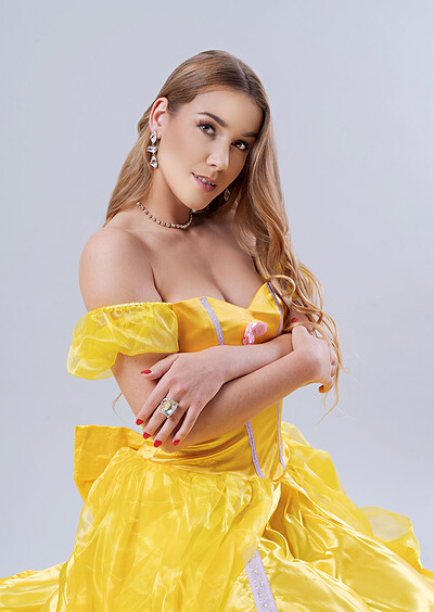 Alexis Crystal in Beauty and The Beast from VR Cosplay X