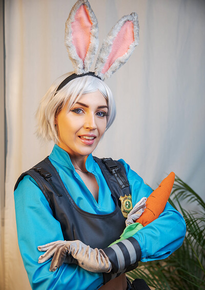 Siya Jey in Zootopia from VR Cosplay X