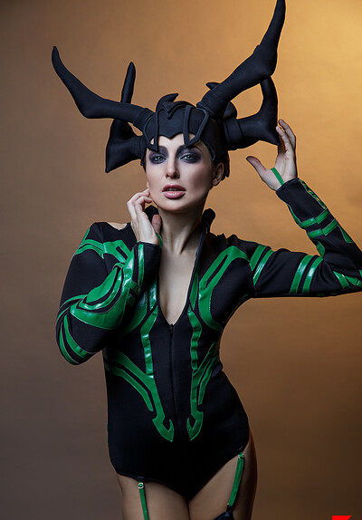 Talia Mint in Hela from VR Cosplay X