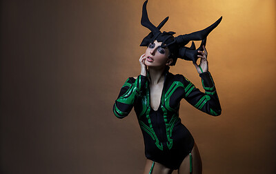 Talia Mint in Hela from VR Cosplay X