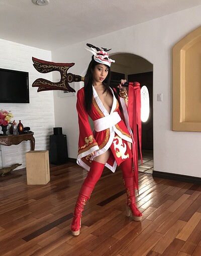 Jade Kush in Akali from VR Cosplay X