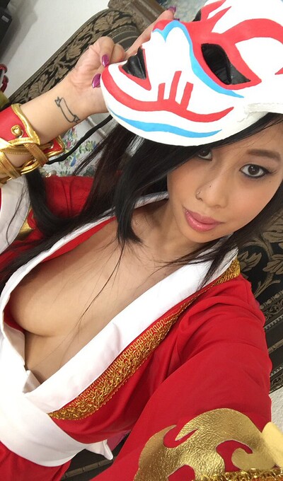 Jade Kush in Akali from VR Cosplay X