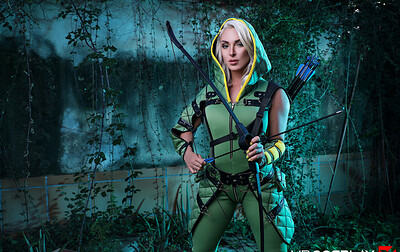 Victoria Summers in Green Arrow from VR Cosplay X