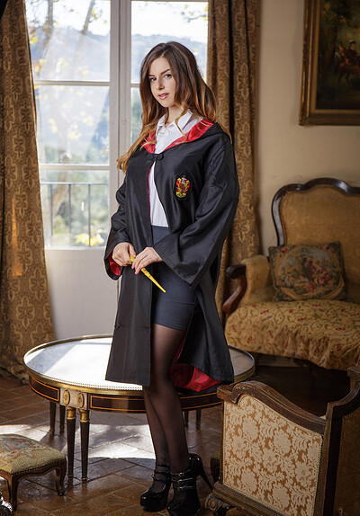 Stella Cox in Harry Pudder Cosplay from VR Cosplay X