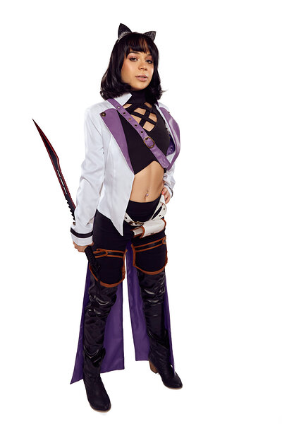 Charming gal Aria Valencia is an irresistible anime huntress as she displays her scythe and her muff before sex
