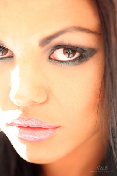Simonka in To Face from Watch 4 Beauty