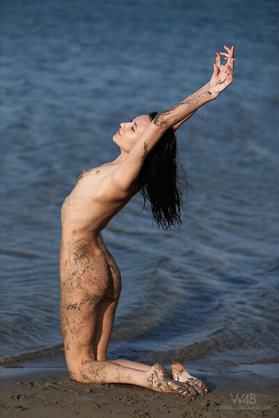 Lila in Super Body from Watch 4 Beauty