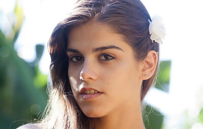 Maria Aravani in Zishy set The Garden Teen