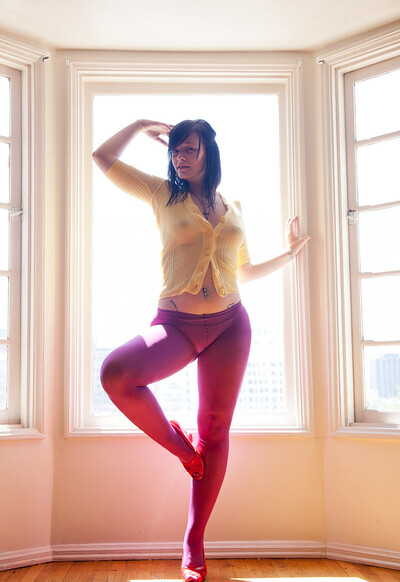 Hannah Kinney in Hot Swell from Zishy