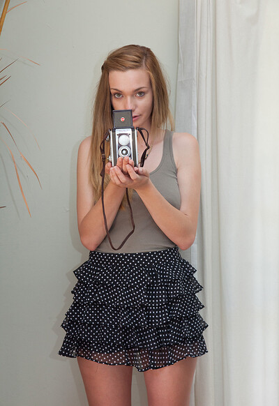Courtney Laudner in Photo Friendly from Zishy