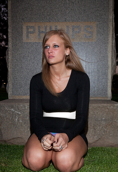 Alice Wonder in California Grave from Zishy