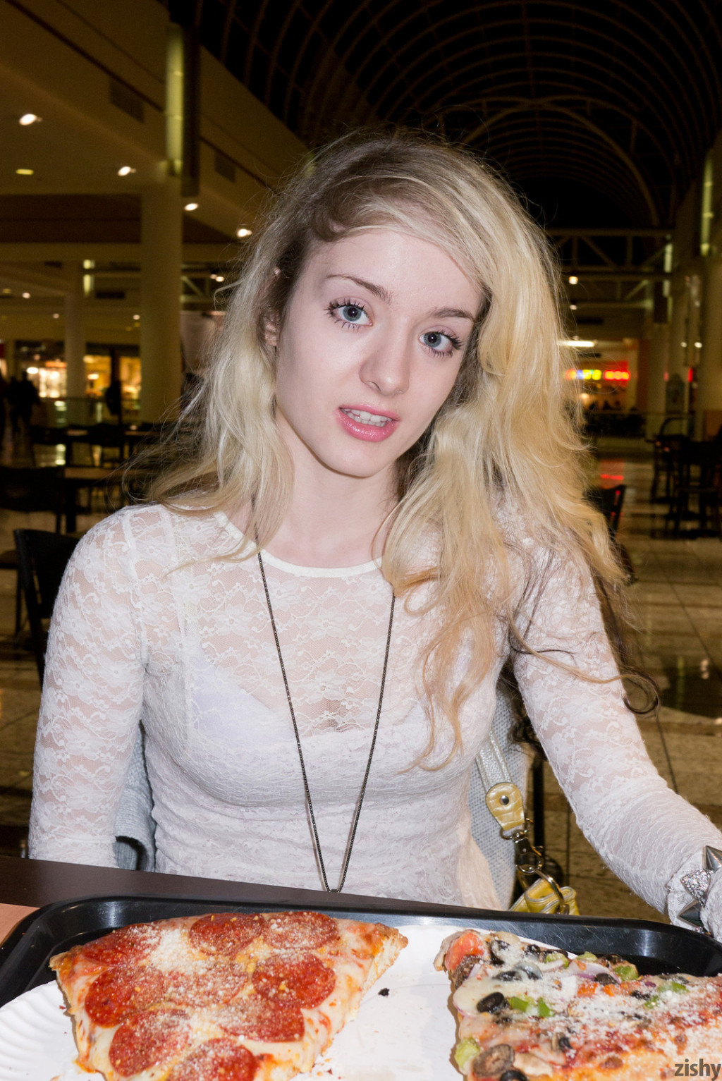 Veronica Hatley in Zishy set Mall Flower