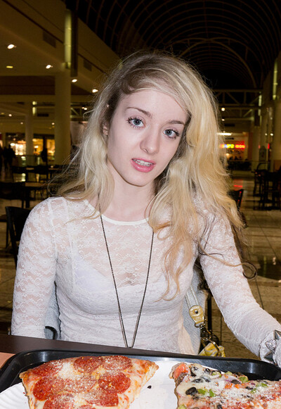 Veronica Hatley in Zishy set Mall Flower