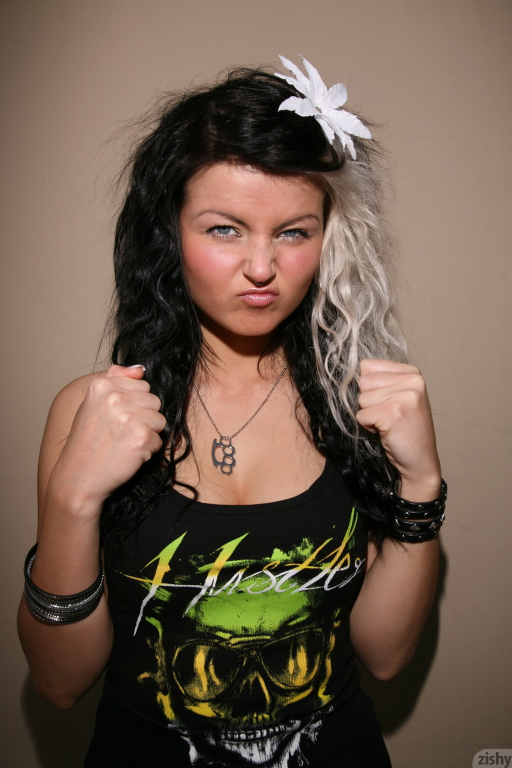 Veronica Lavery in Zishy set Park Punk