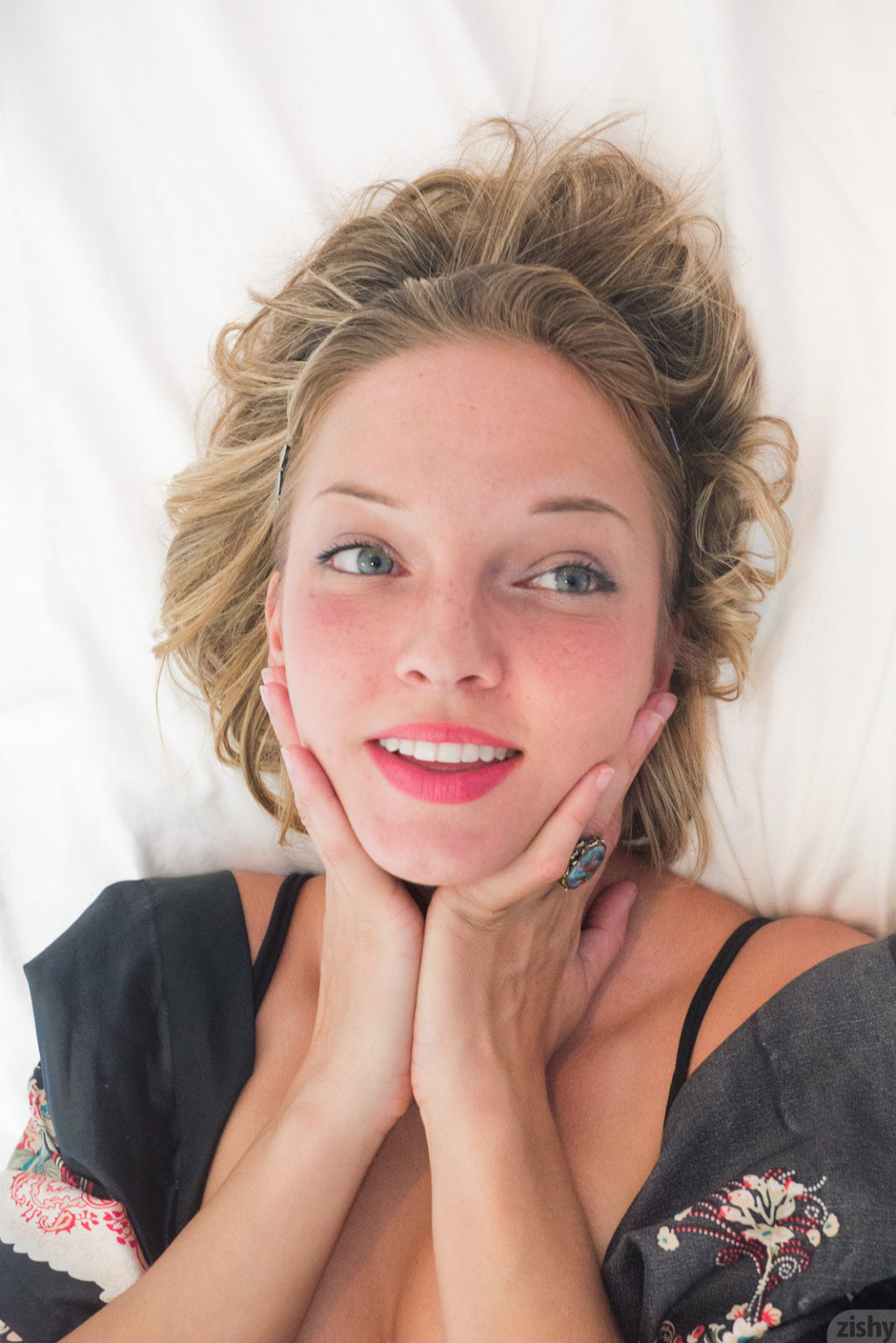 Piper Candless in Zishy set Sudden Morning