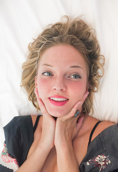 Piper Candless in Zishy set Sudden Morning