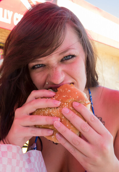 Hannah Kinney in Eat And Be Happy from Zishy