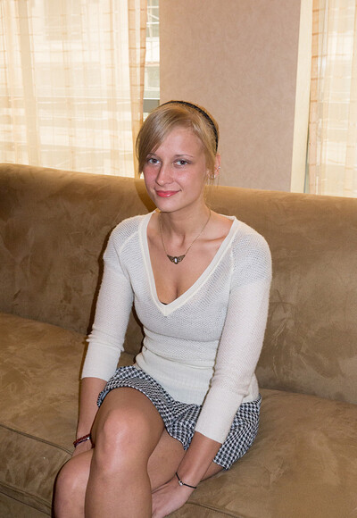 Alice Wonder in Hotel Lasagna from Zishy