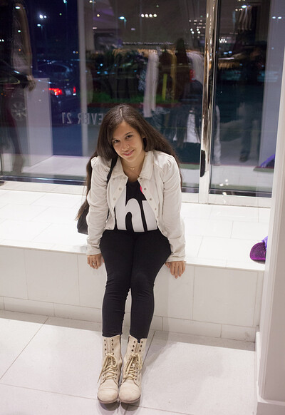 Caroline Ray in Fox Hills Mall from Zishy