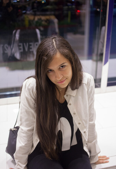 Caroline Ray in Fox Hills Mall from Zishy