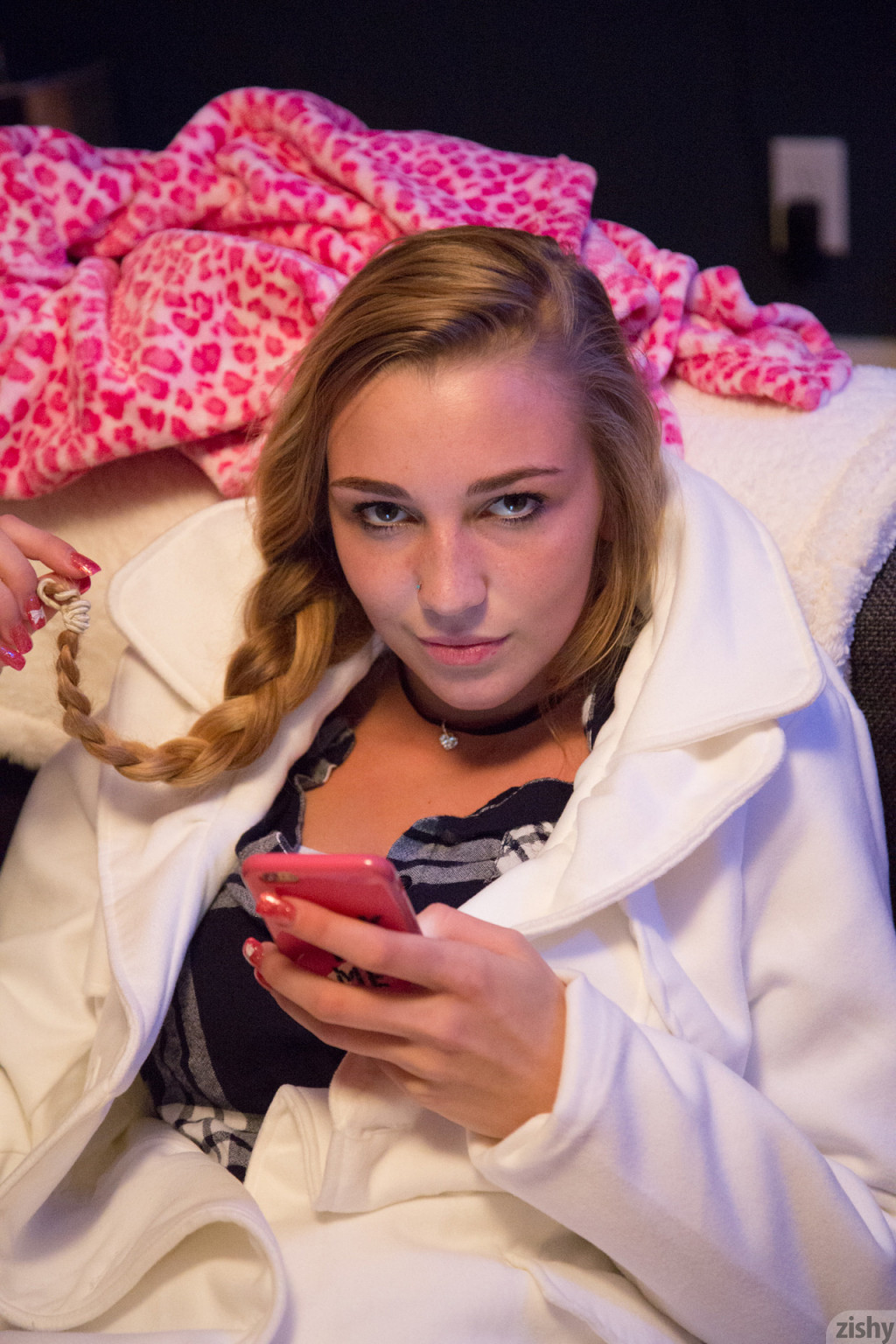 Kendra Sunderland in Zishy set Legal Woes