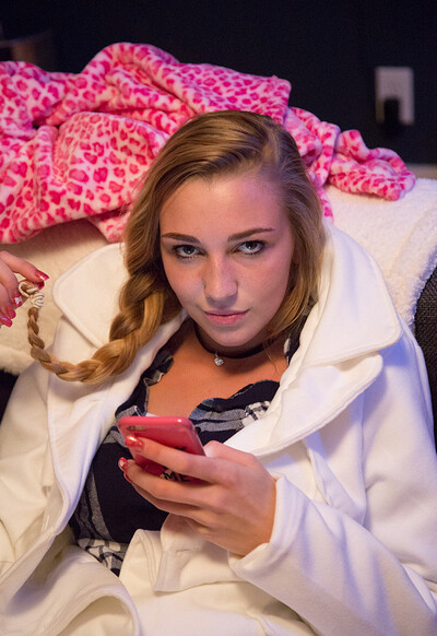 Kendra Sunderland in Zishy set Legal Woes