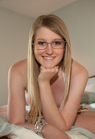 Summer Carter in At Nerd Melt from Zishy