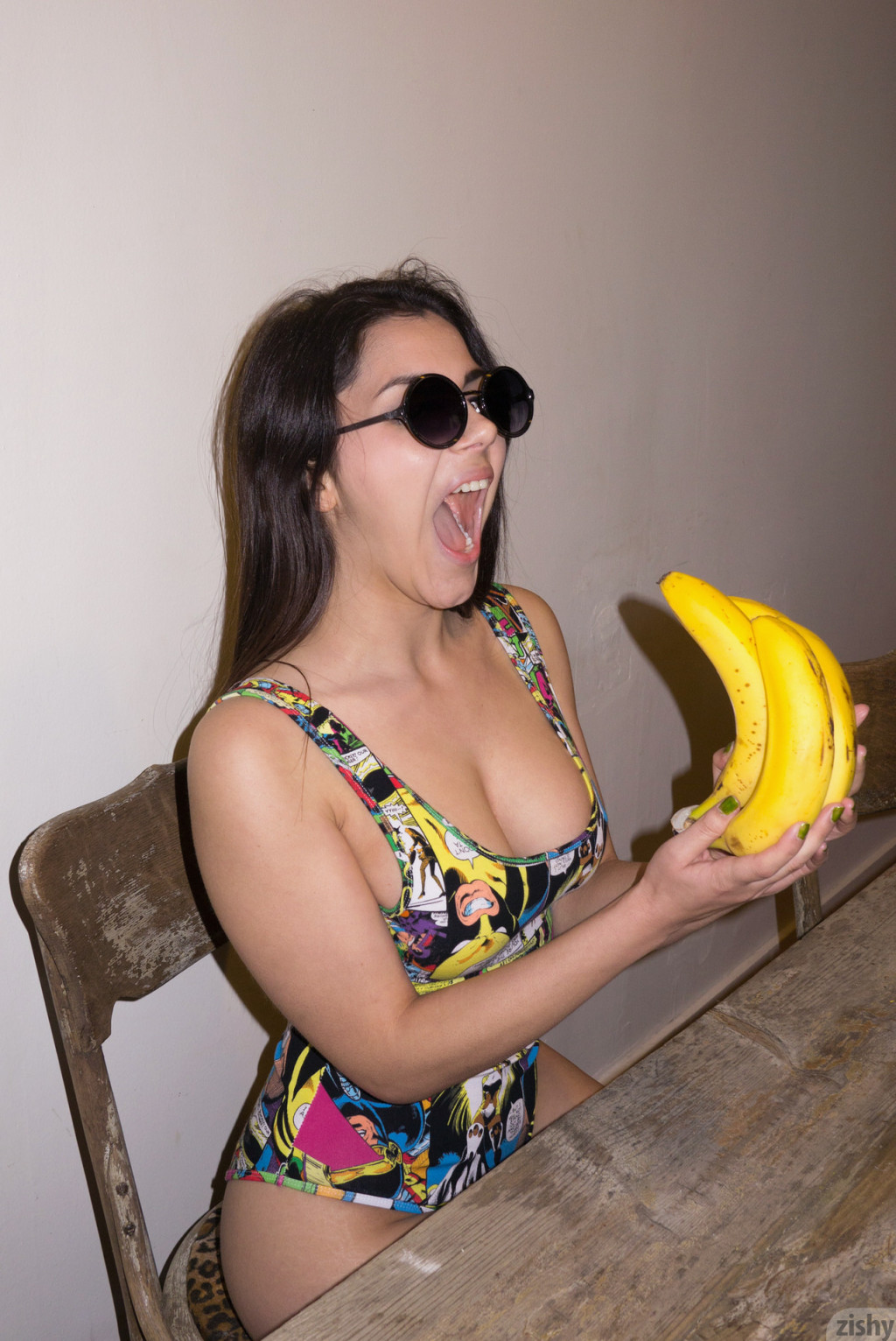 Valentina Nappi in Zishy set Going Bananas