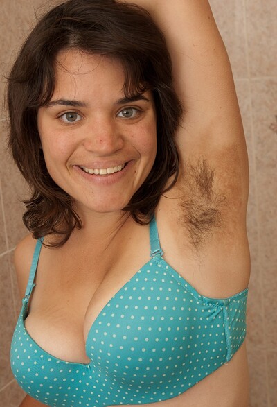 Hickory in Hickory gets frisky in the bath from We Are Hairy