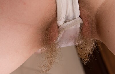 Amber S in Amber S is a sexy naked sports loving girl from We Are Hairy