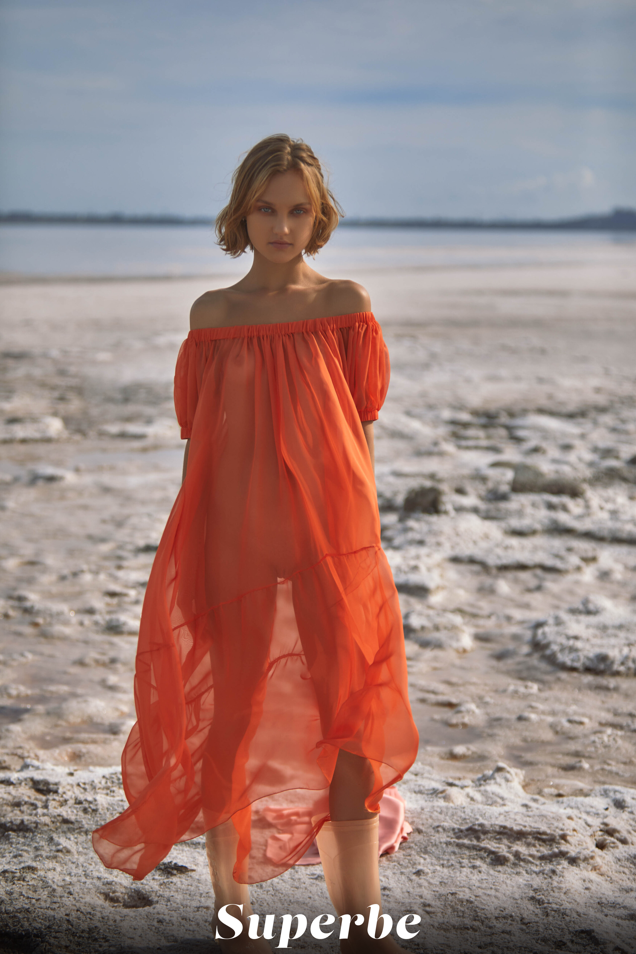 Hannah Ray in Superbe set Dead Sea Poems