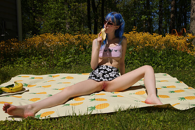 Aubrey Ansel in Slim Picnicking from Als Scan