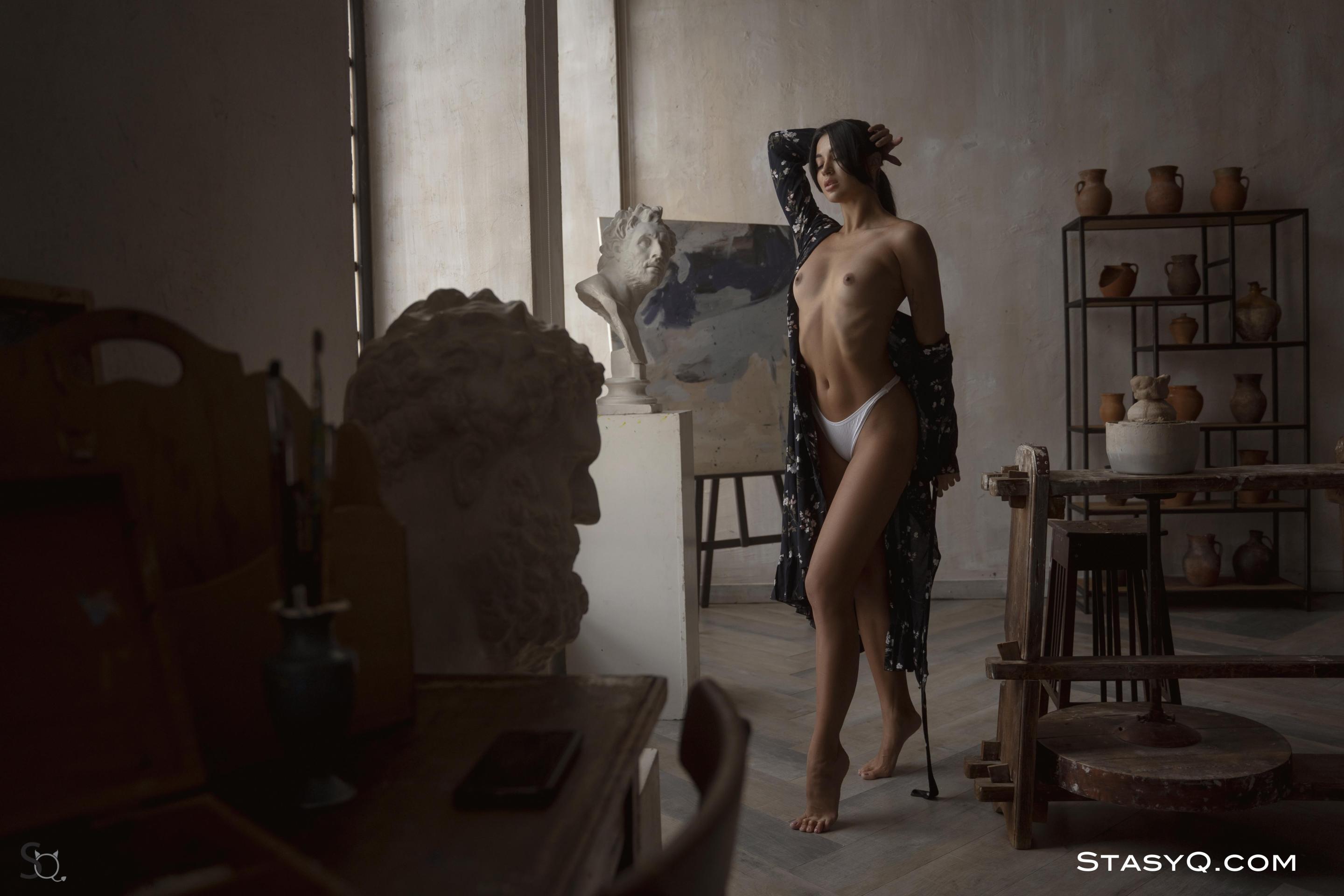MollyQ in StasyQ set Reveal