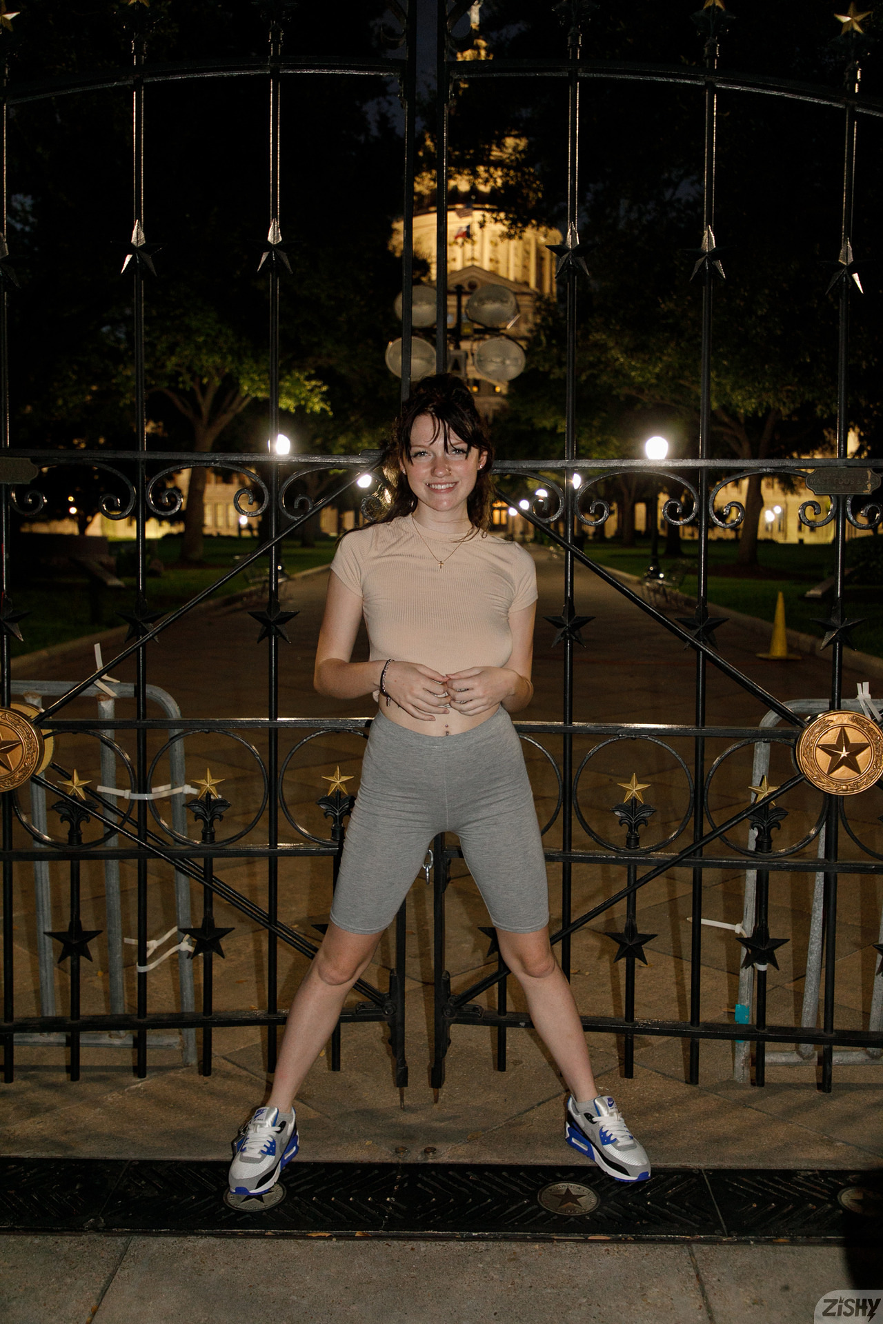 Emberlynn Schmidt in Zishy set Midnight Ginger