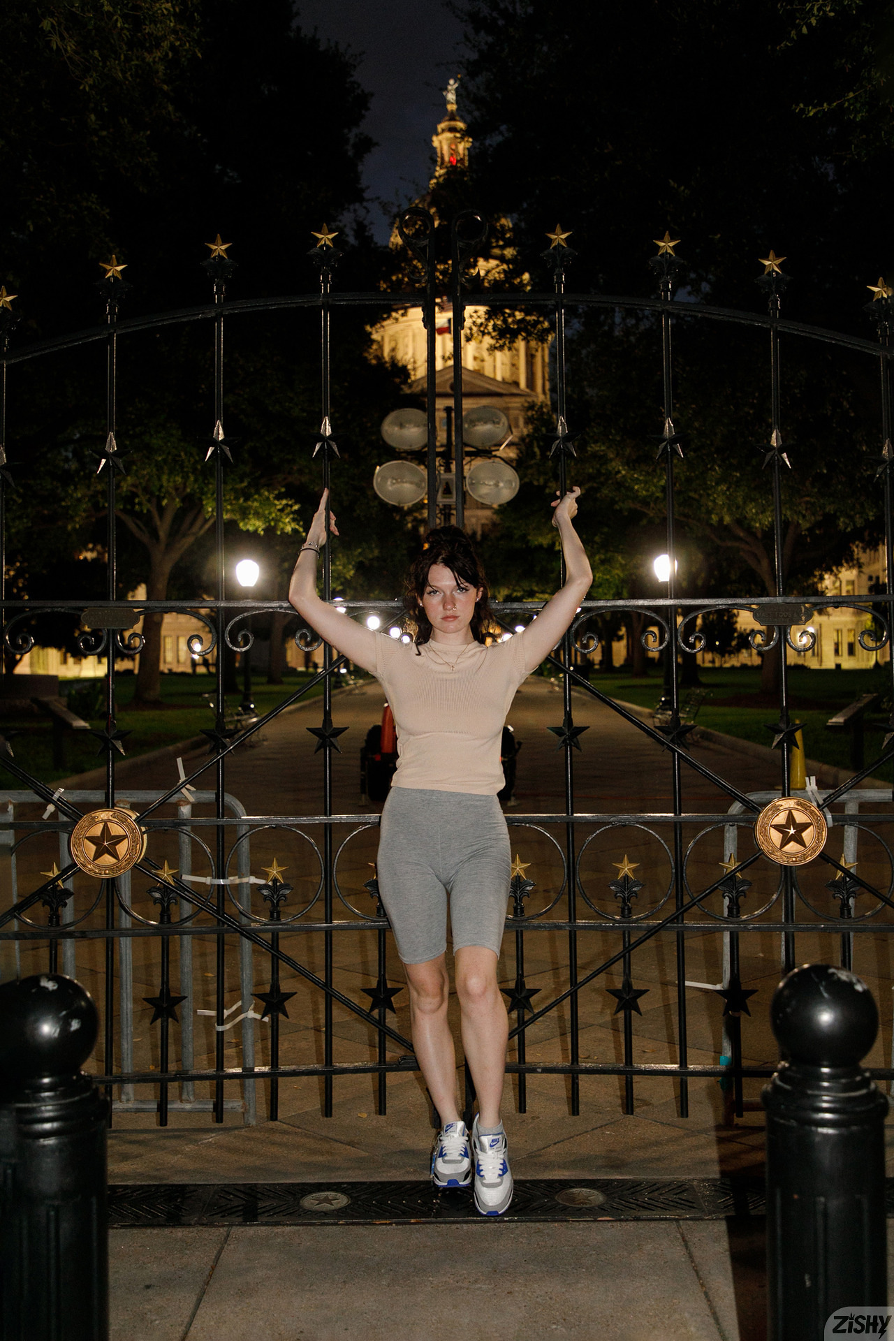 Emberlynn Schmidt in Zishy set Midnight Ginger